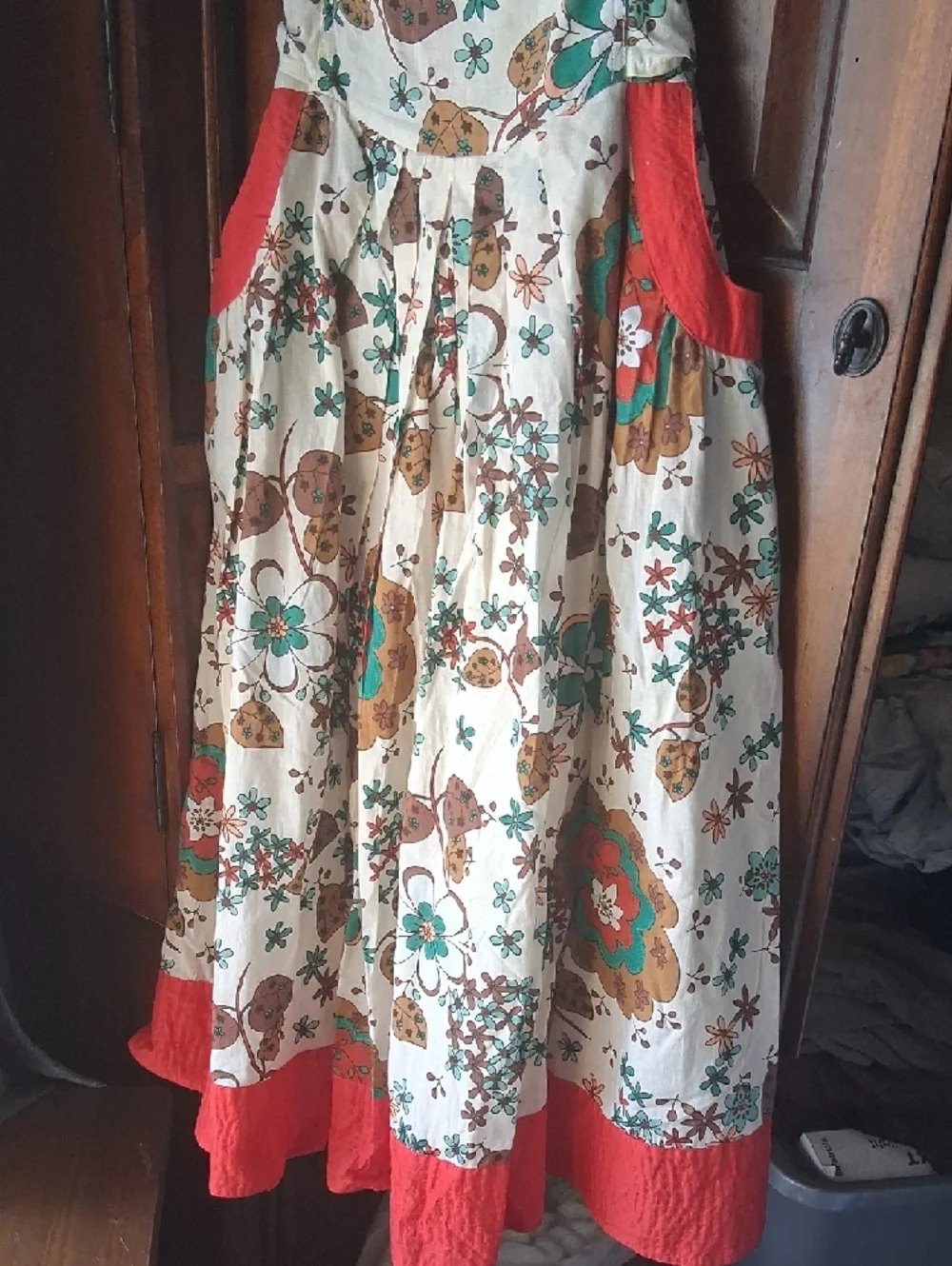 Double Zero Cream Floral Midi Dress with Red Accents - Picture 4 of 12